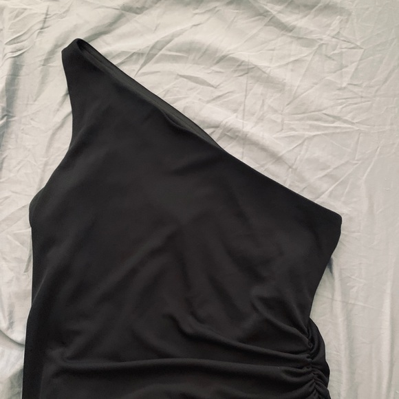 BARI JAY Size 7-8 black one shoulder long dress in excellent condition - Picture 3 of 4